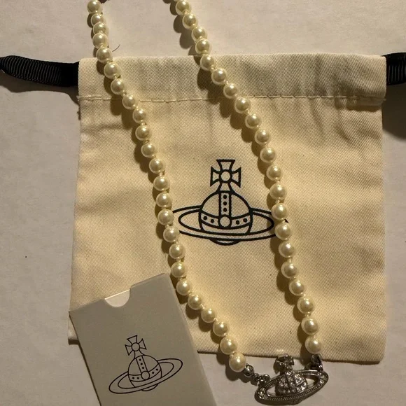 Vivienne Westwood Cream Pearl Chocker with Silver Pendant Orb - Picture 4 of 8